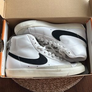 Nike Blazer Mid 77
